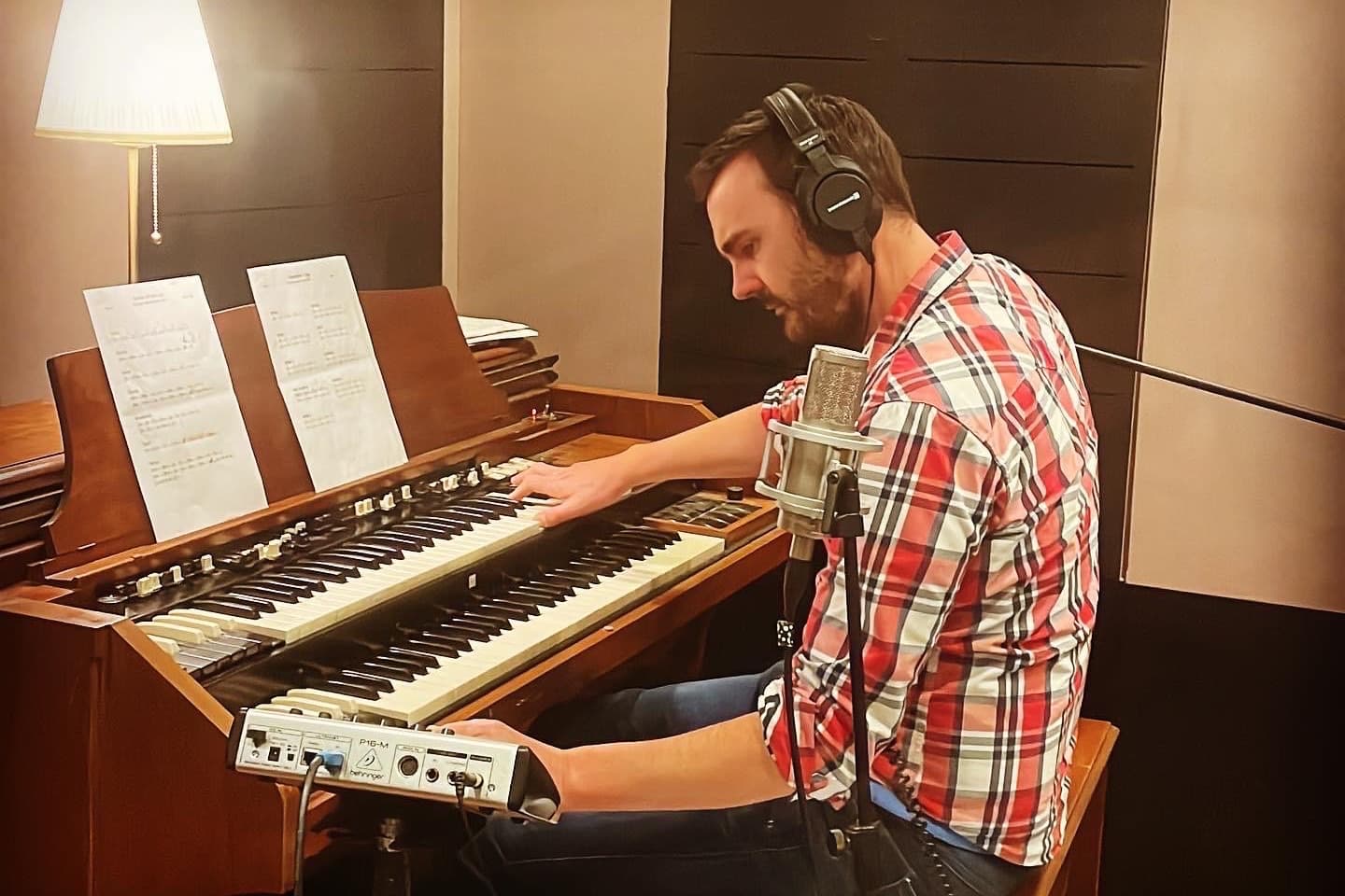 Phil Richardson playing a Hammond organ in a recording studio
